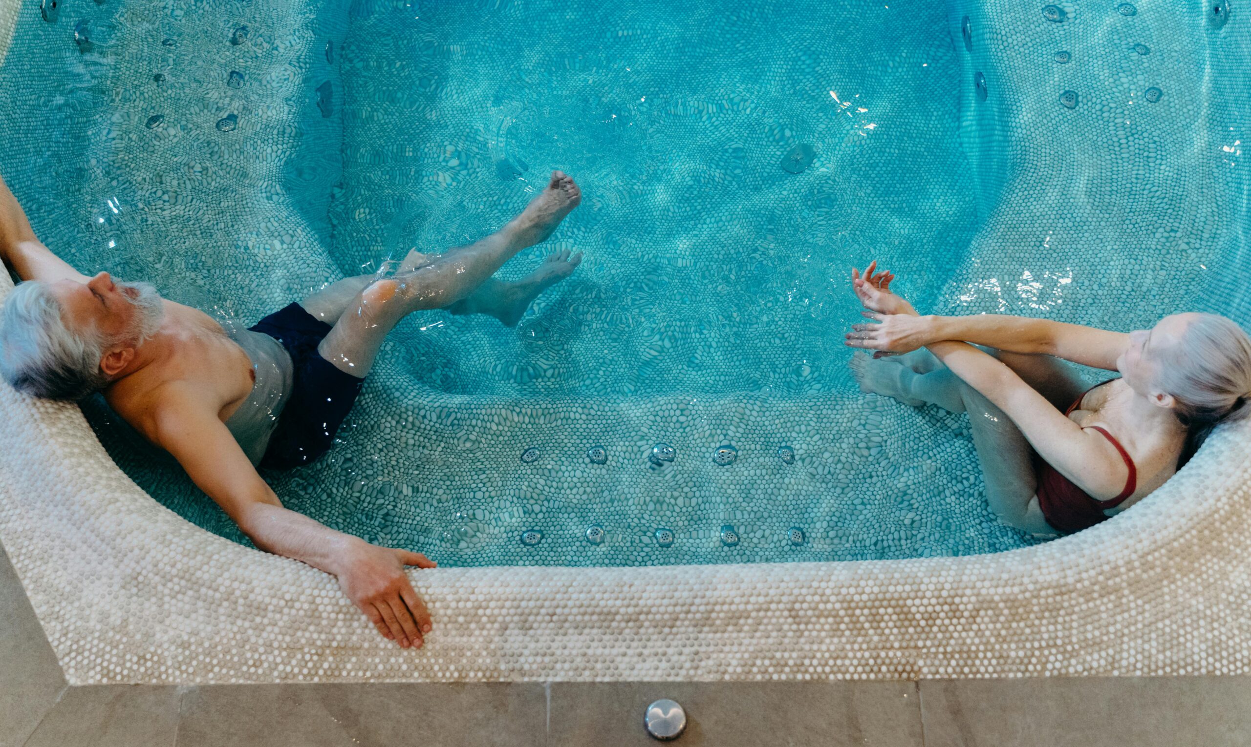 Pareja mayores en balneario